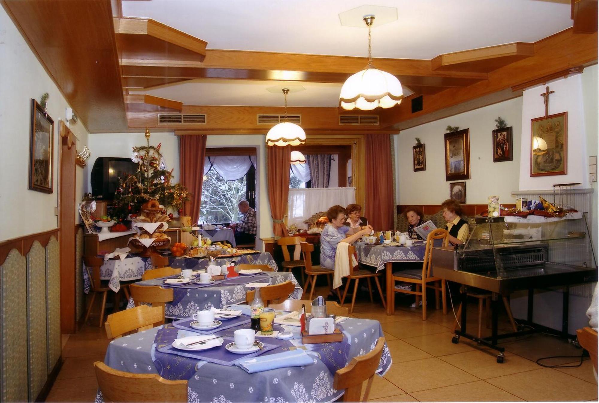 Gasthof Pension St. Wolfgang Kirchberg am Wechsel Exterior photo